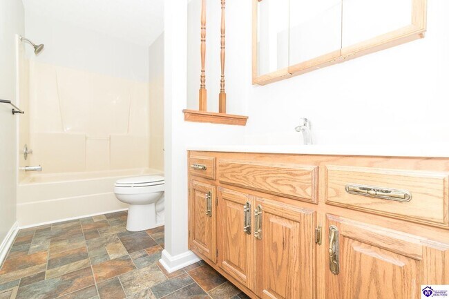 Building Photo - 214 Eagle Way