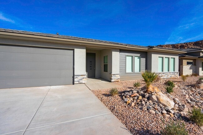 Building Photo - 4 bedroom 2 Bath Home in Desert Edge Cove - RV parking!