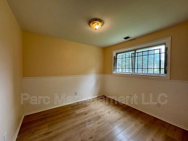 Building Photo - 15914 Dacosta St