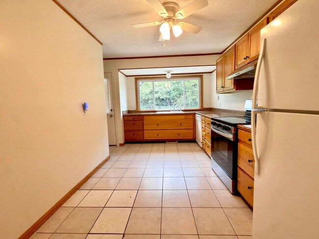 Building Photo - 7860 Sequoia Ct