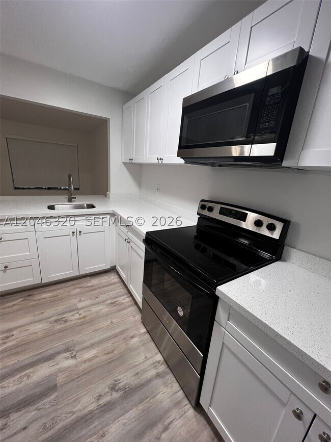 Building Photo - 2610 W 67th Pl