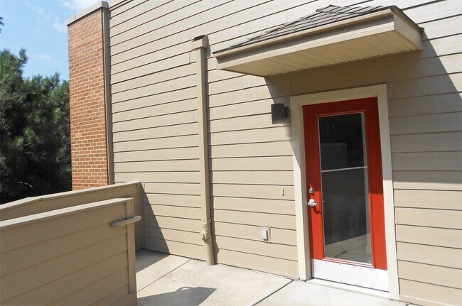 Building Photo - 401 Cranberry St