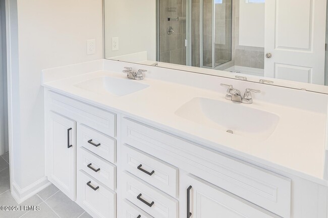 Building Photo - 15 Chauga St