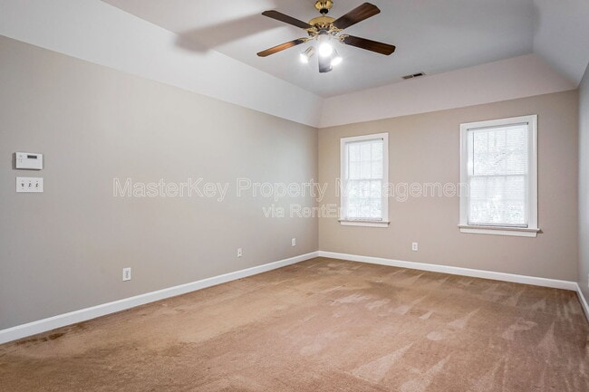 Building Photo - 2304 Knoll Ridge Ln