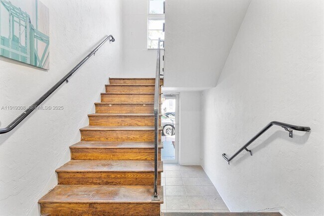 Building Photo - 7510 Byron Ave