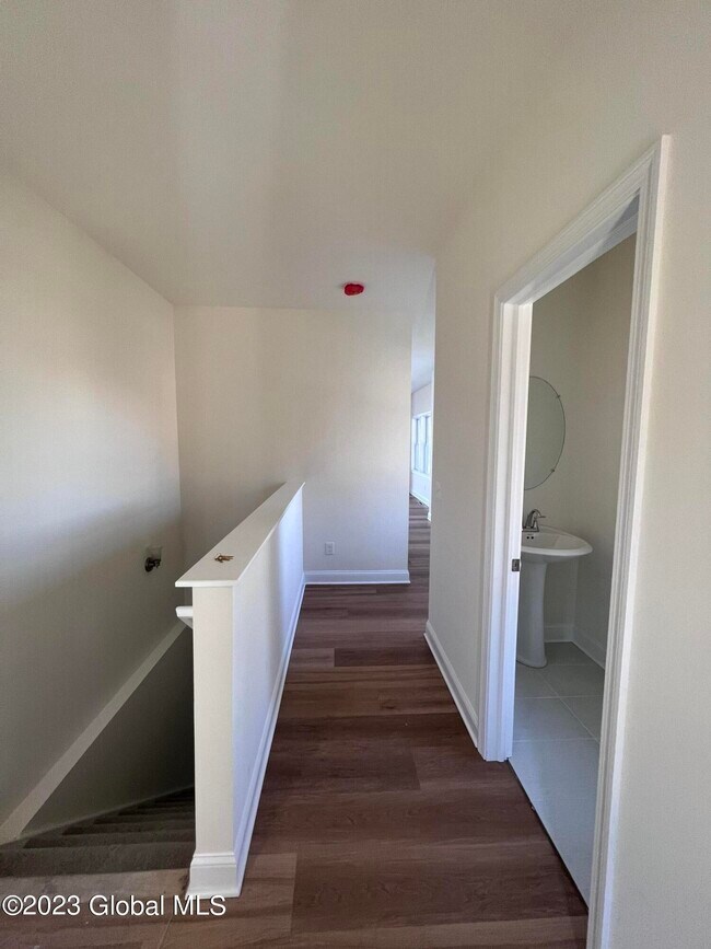 Building Photo - 544 NY-9P