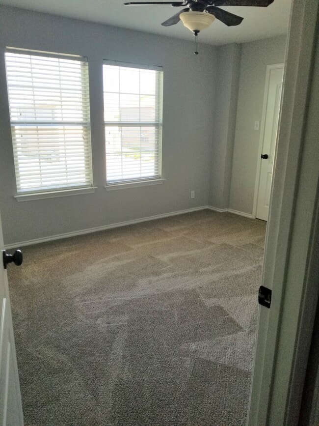 Building Photo - 196 Valero Dr