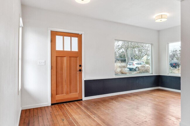 Building Photo - 1707 S Hervey St
