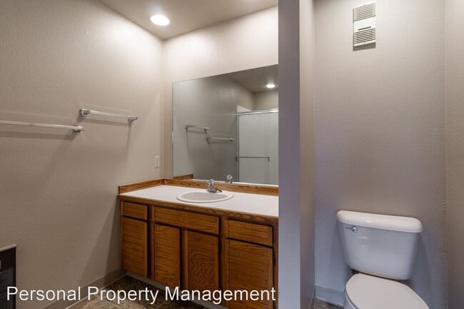 Building Photo - 2 br, 2.5 bath House - 7816 NE Loowit Loop...