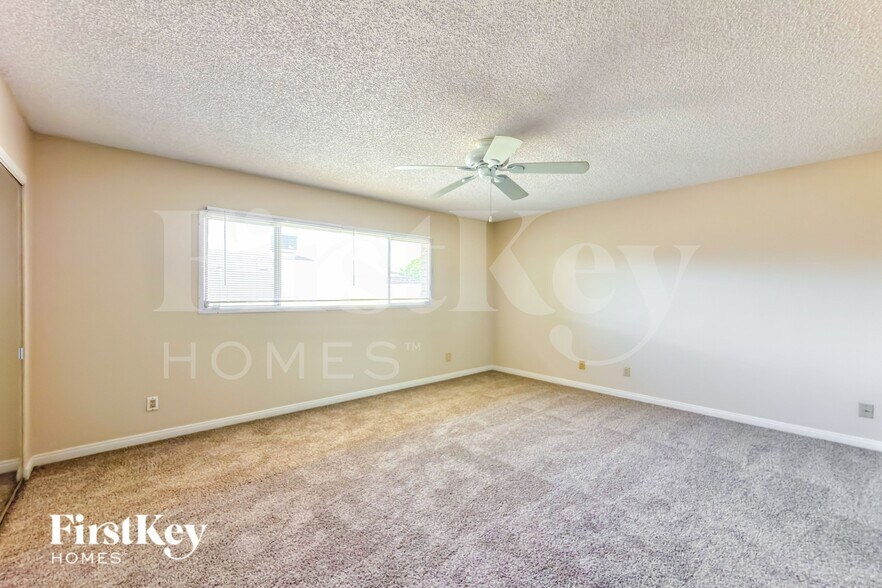 Building Photo - 813 E Todd Dr