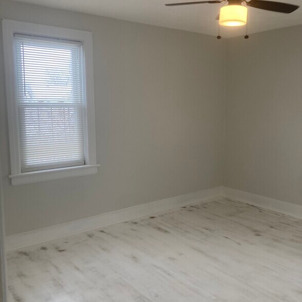 Living room - 70 Hedley Ave