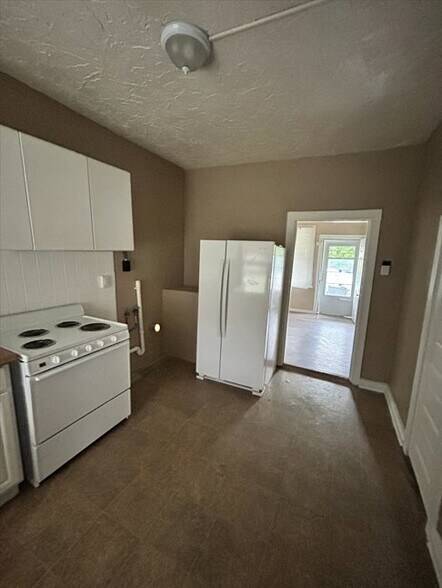 Building Photo - 6725 Schofield Ave