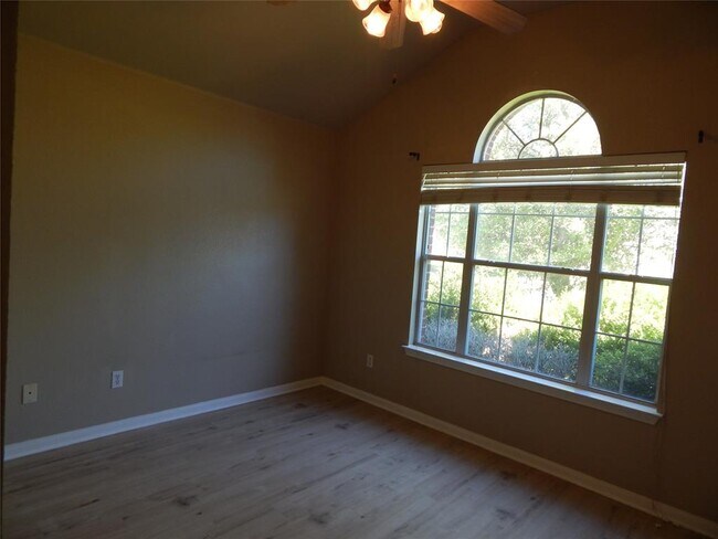 Building Photo - 601 Abbeyglen Castle Dr