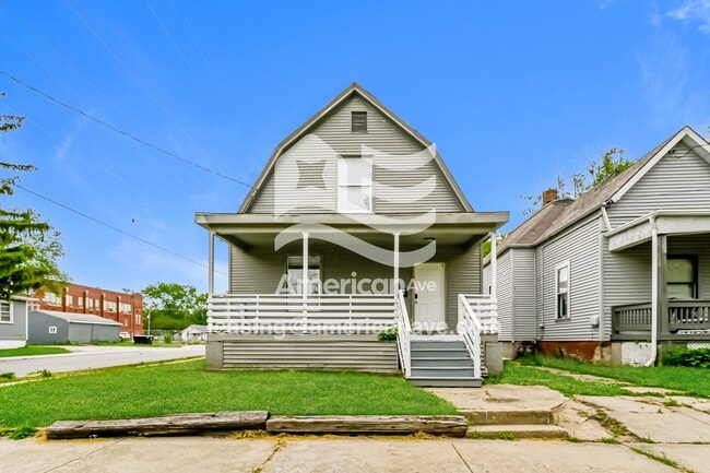 Primary Photo - 1838 N California Ave