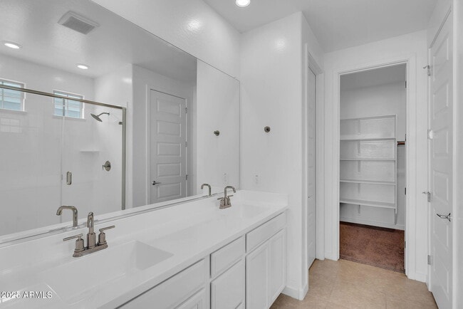 Building Photo - 1159 E Sabino Dr
