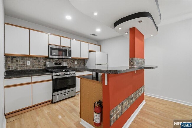 Building Photo - 2148 Jordan