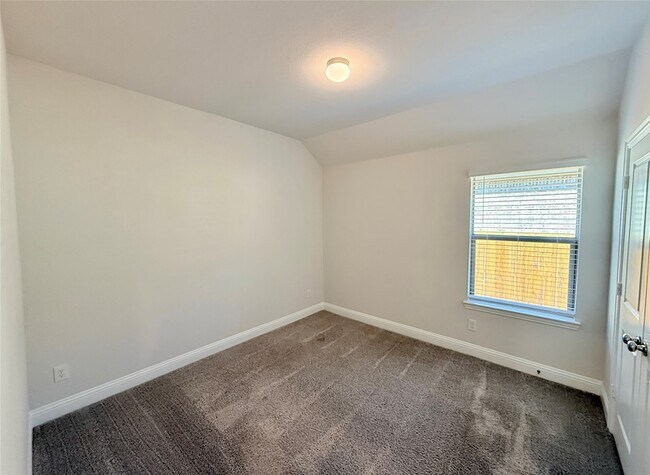 Building Photo - 2305 Caroline St