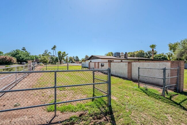 Building Photo - 834 N Constellation Way