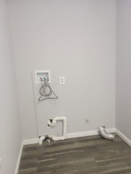 Building Photo - 313 Burnett Station Rd