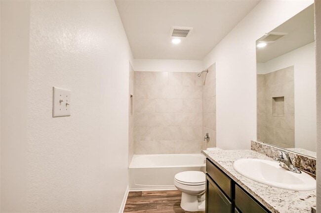 Building Photo - 609 Riverdale Dr
