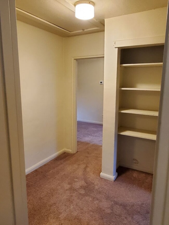 Building Photo - Elizabeth Park