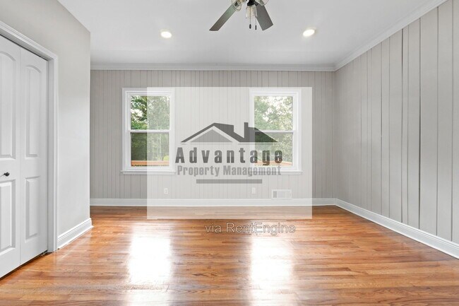 Building Photo - 1099 Pine Valley Rd