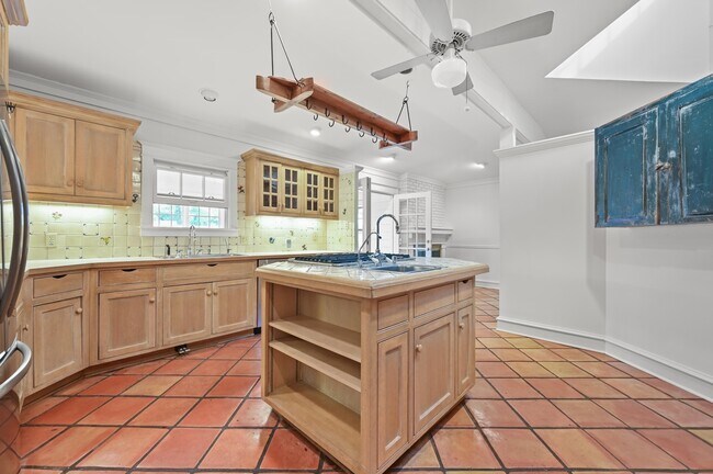 Building Photo - 2807 Hatley Dr