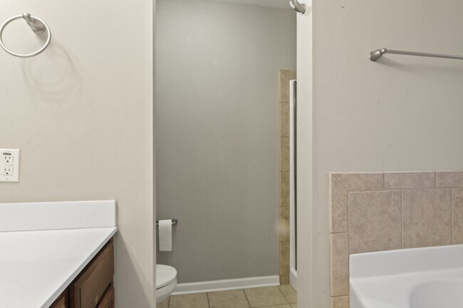 Building Photo - 752 Radiant Dr