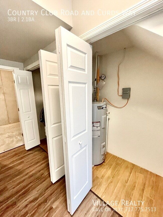 Building Photo - 705 Country Club Rd