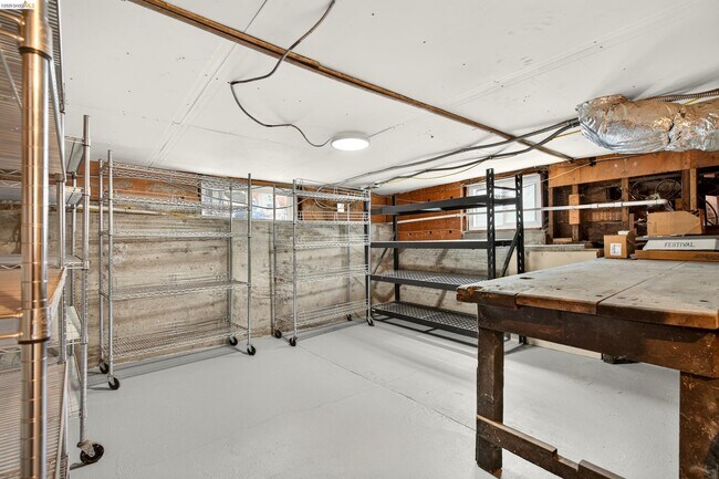 Building Photo - 846 Mandana Blvd