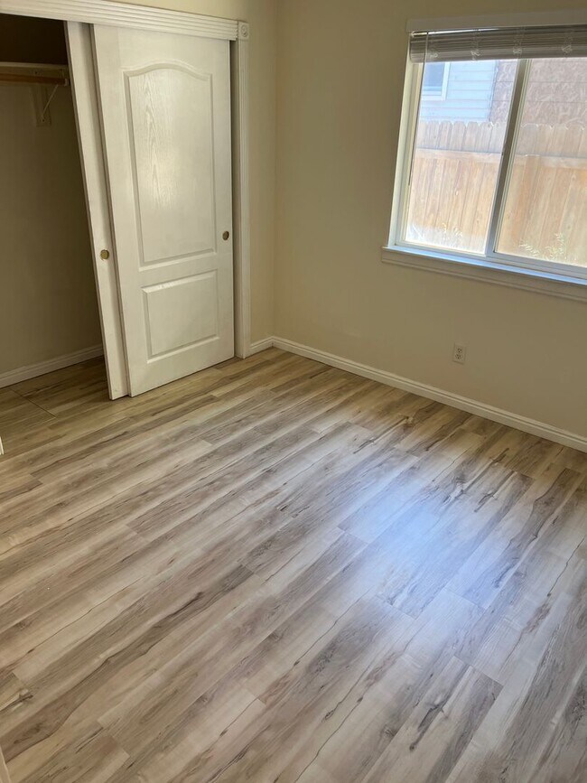 Building Photo - Holly St. - 1307/1309