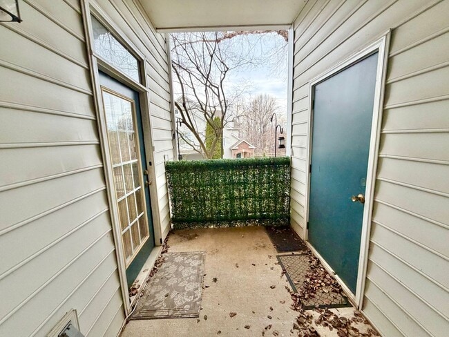 Building Photo - 810 Beverley Dr