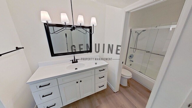 Building Photo - Stunning 2nd Story 3 Bedroom Condo in Woodlake Villas, La Habra