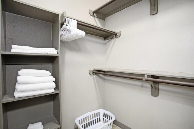 Building Photo - 976 S Braeswood Blvd