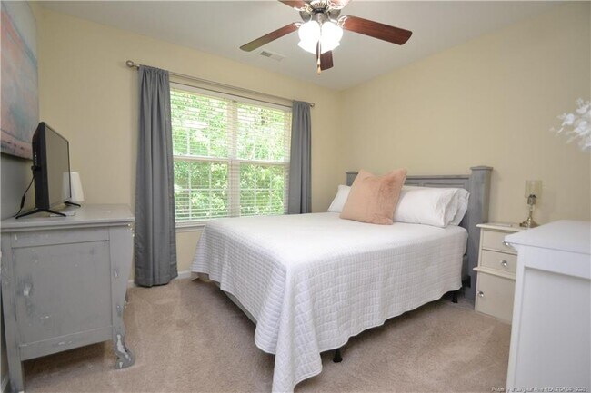 Building Photo - 3115 Manhasset Ln