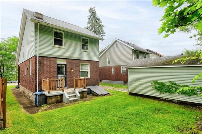 Building Photo - Tucked-Away 3bed 1 bath Treasure with City Perks Just Minutes Away