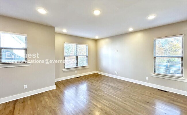 Building Photo - 208 Thompson Park Dr