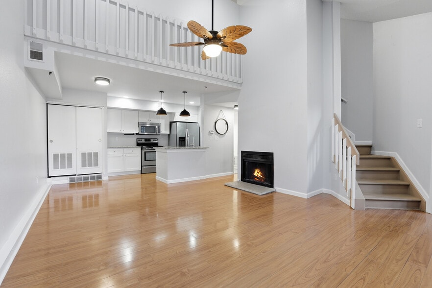 Building Photo - 8327 S Upham Way