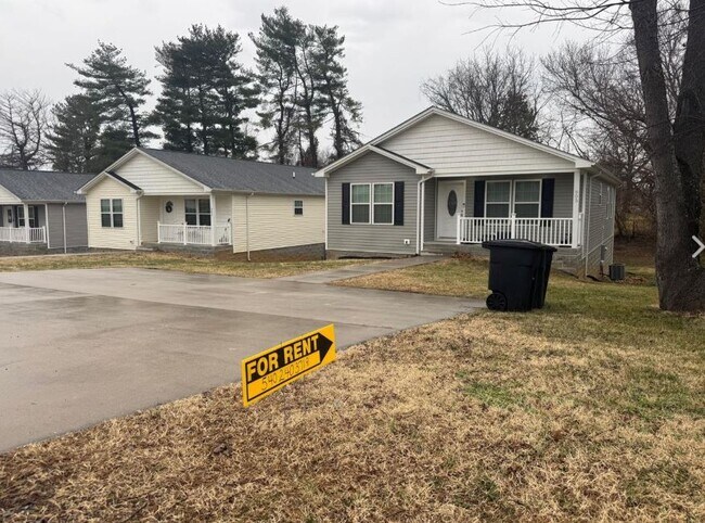 Building Photo - 903 4th St