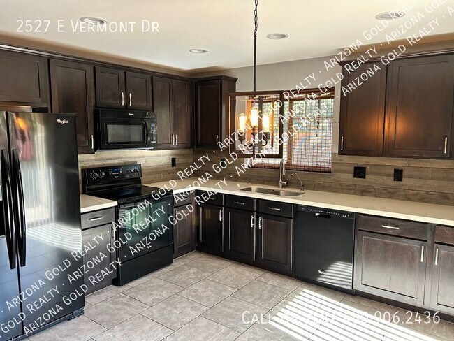 Building Photo - Cove at Vincenz