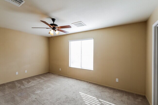 Building Photo - 1316 S Flaxseed Dr