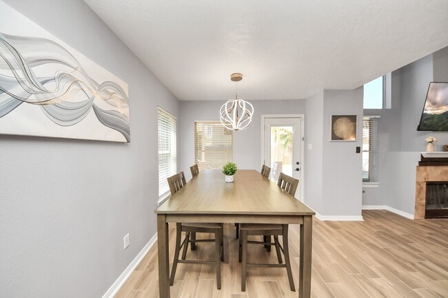 Building Photo - 12711 Laurel Bank Way