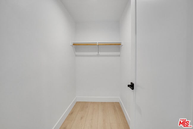 Building Photo - 438 E 28th St