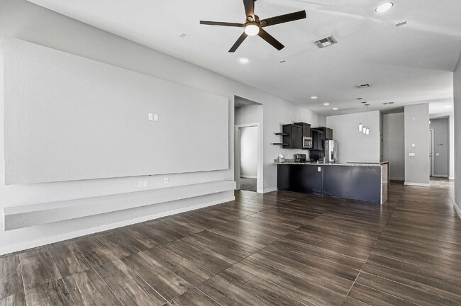 Building Photo - 4 bedroom with outdoor kitchen, fully landscaped in 79928