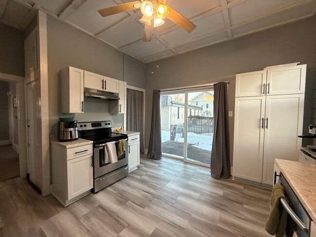 Building Photo - 133 S Buchanan St