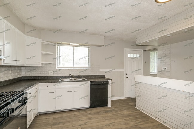 Building Photo - 765 Hazelvalley Dr