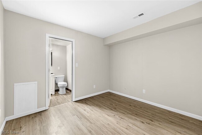 Building Photo - 167 N Seiberling St