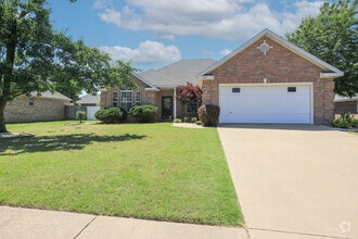 Building Photo - 614 Leisure Ln