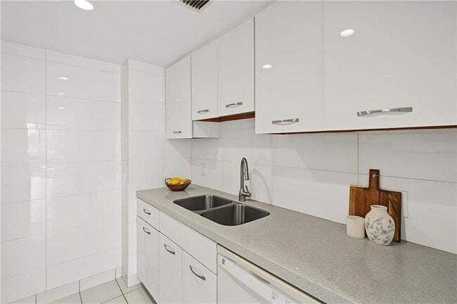 Building Photo - 1280 W Peachtree St NW