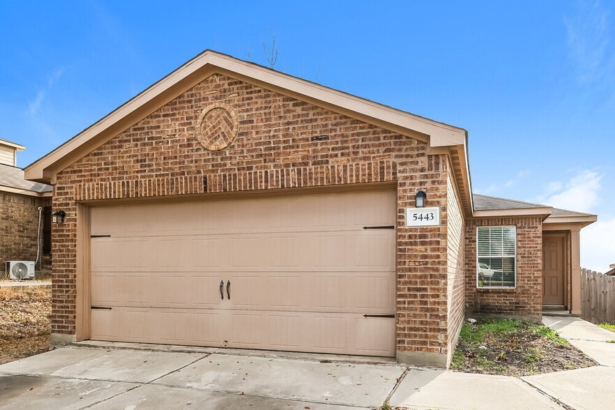 Building Photo - 5443 Chase Canyon